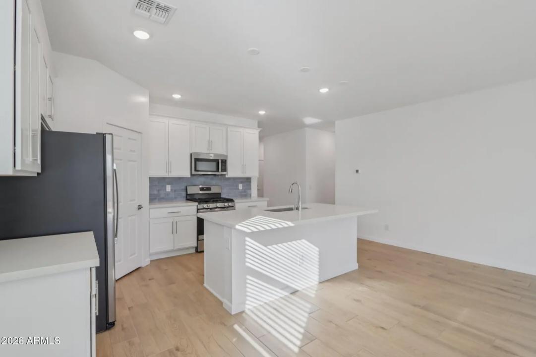 Real Estate Picture 12