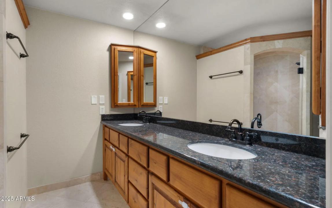 Real Estate Picture 24