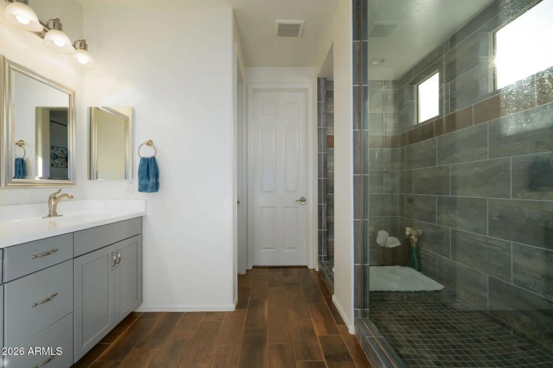 Real Estate Picture 10