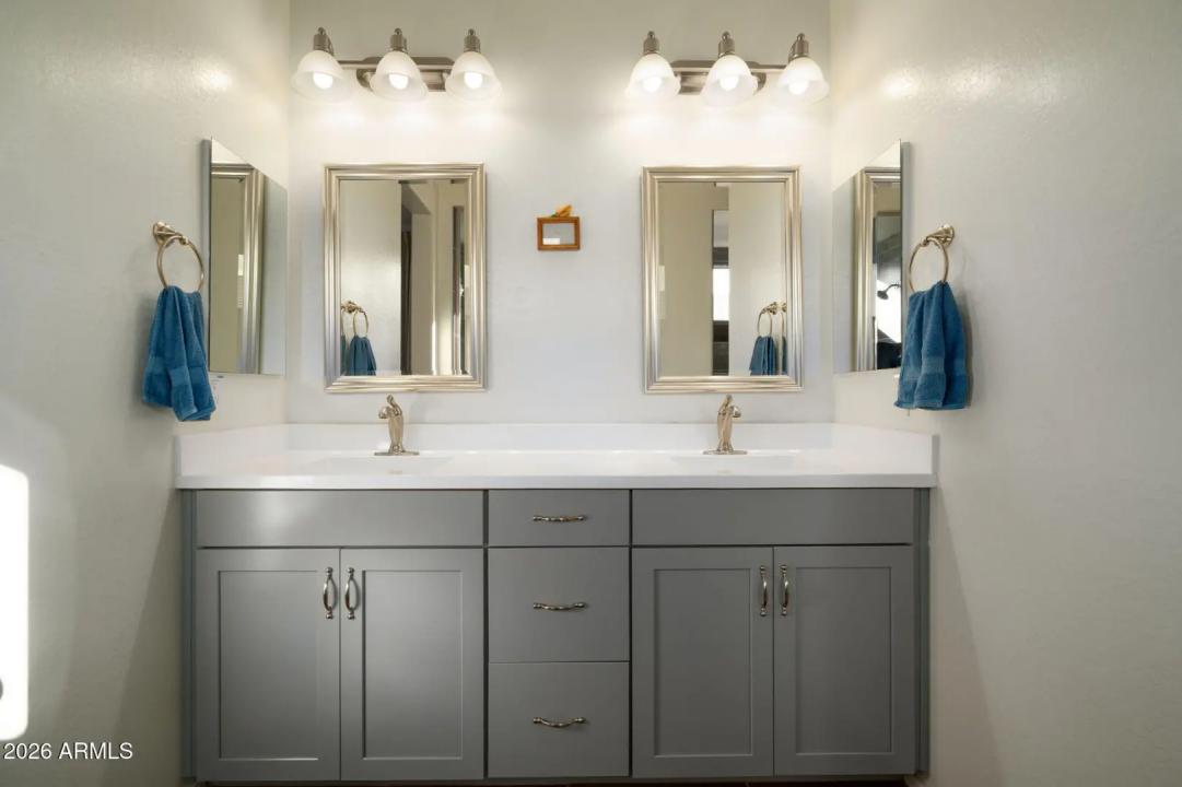 Real Estate Picture 11