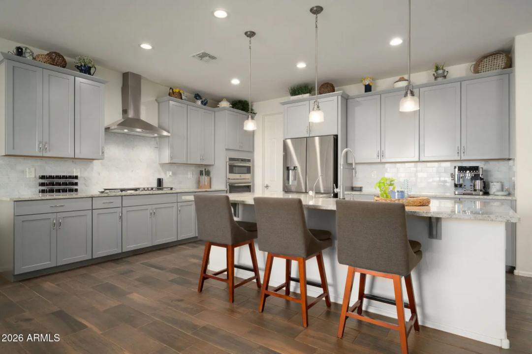 Real Estate Picture 3