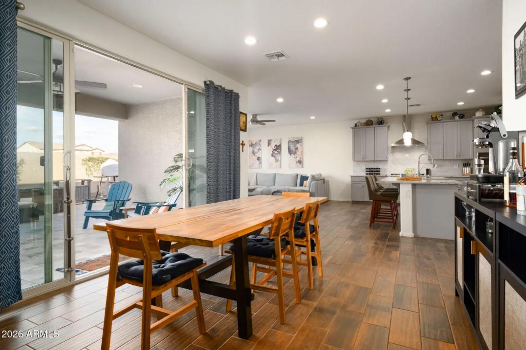 Real Estate Picture 4