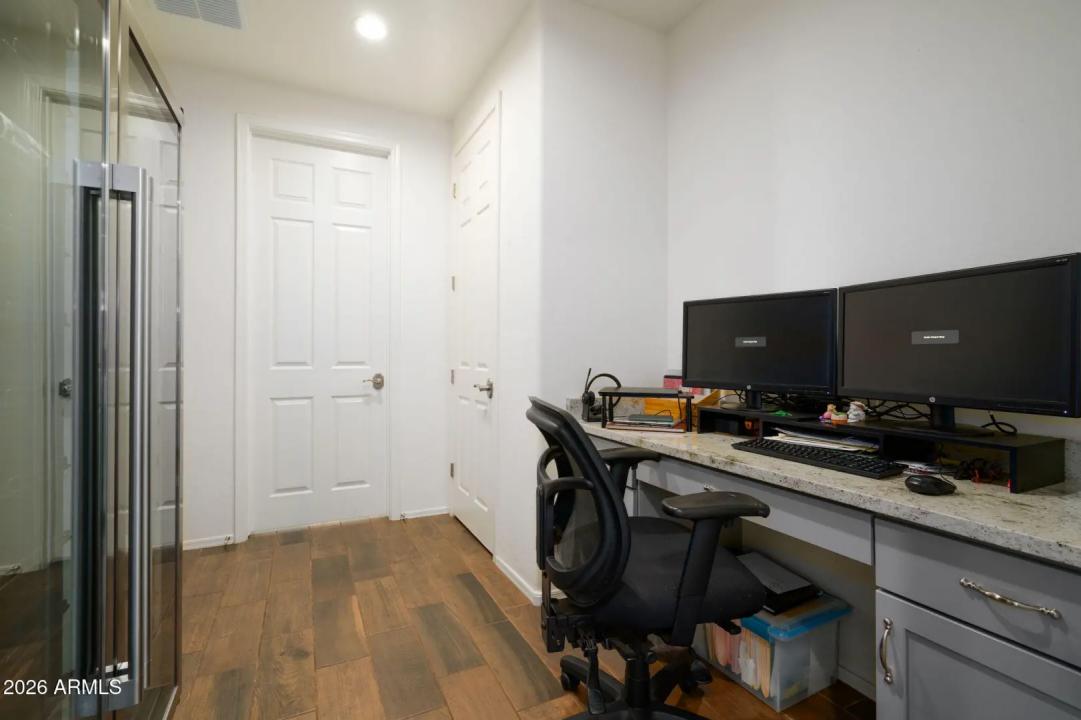 Real Estate Picture 13