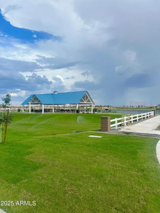 Real Estate Picture 5