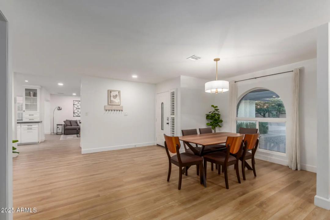 Real Estate Picture 11