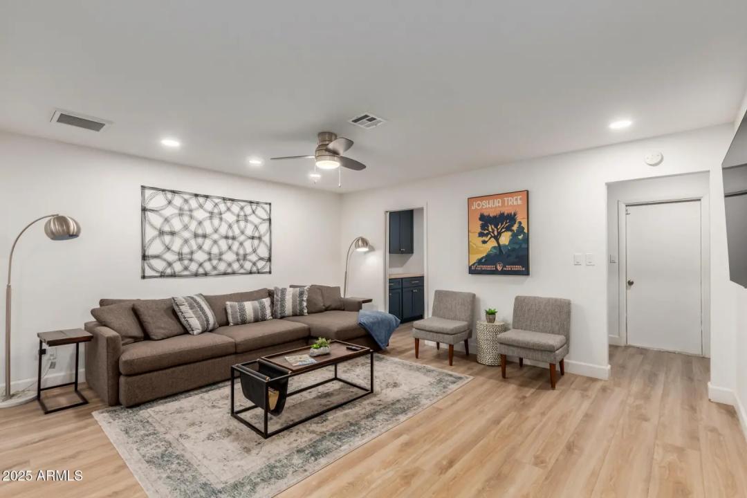 Real Estate Picture 9