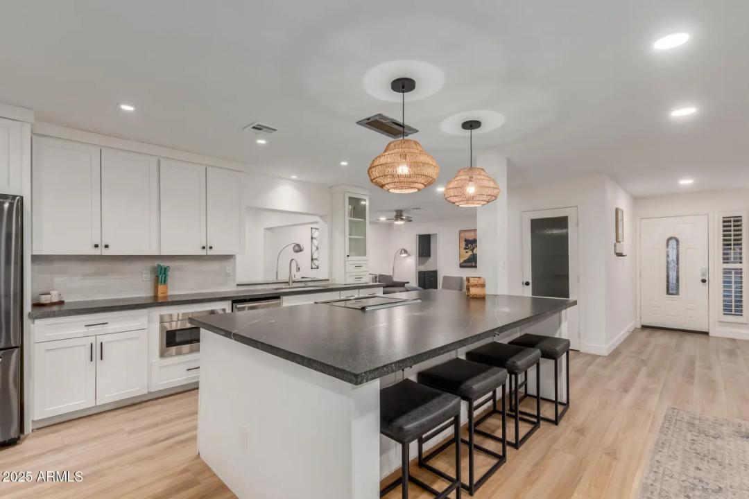 Real Estate Picture 5