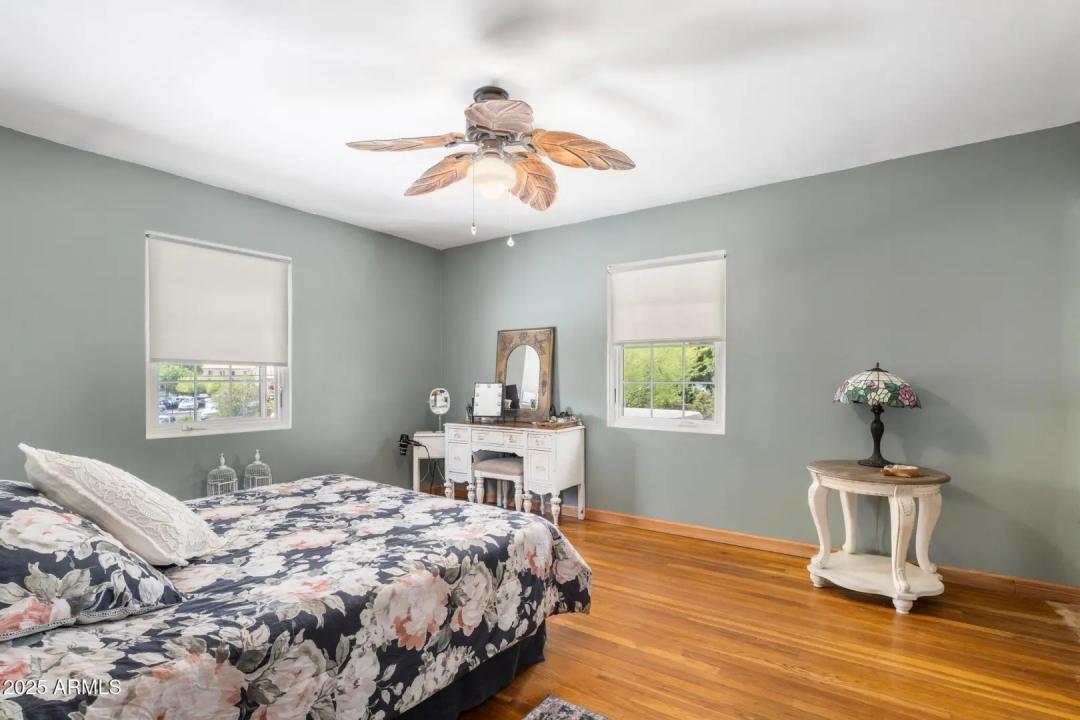 Real Estate Picture 18