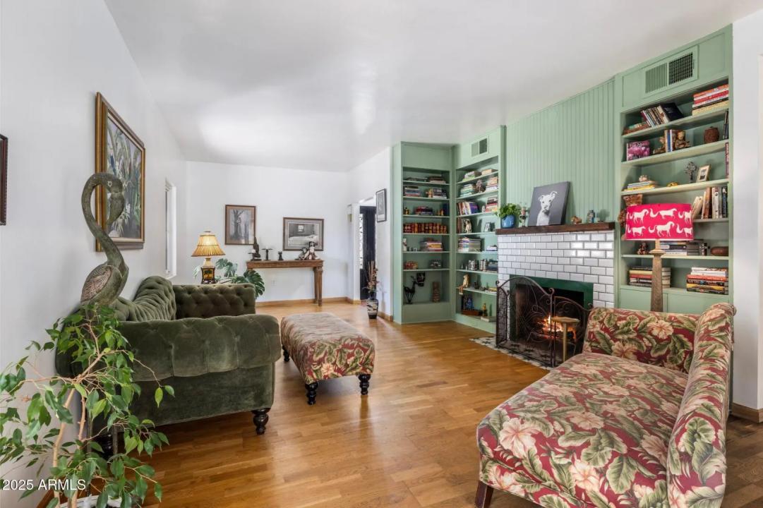 Real Estate Picture 3