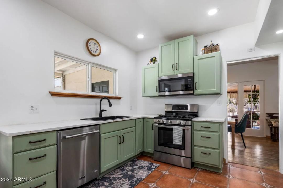 Real Estate Picture 10