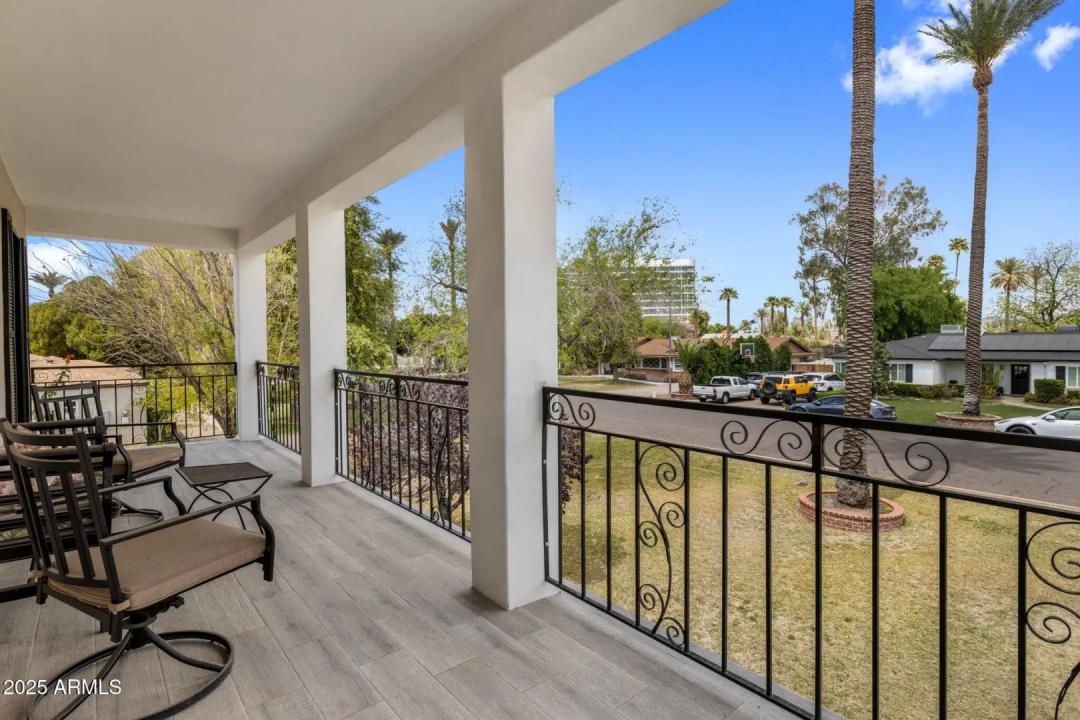 Real Estate Picture 16