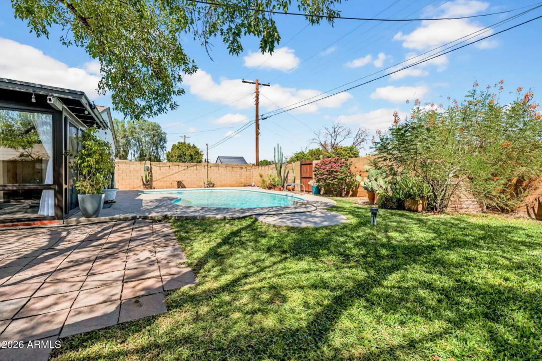 Real Estate Picture 23