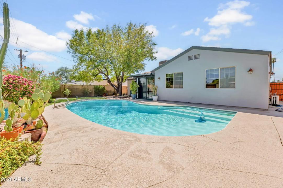 Real Estate Picture 24