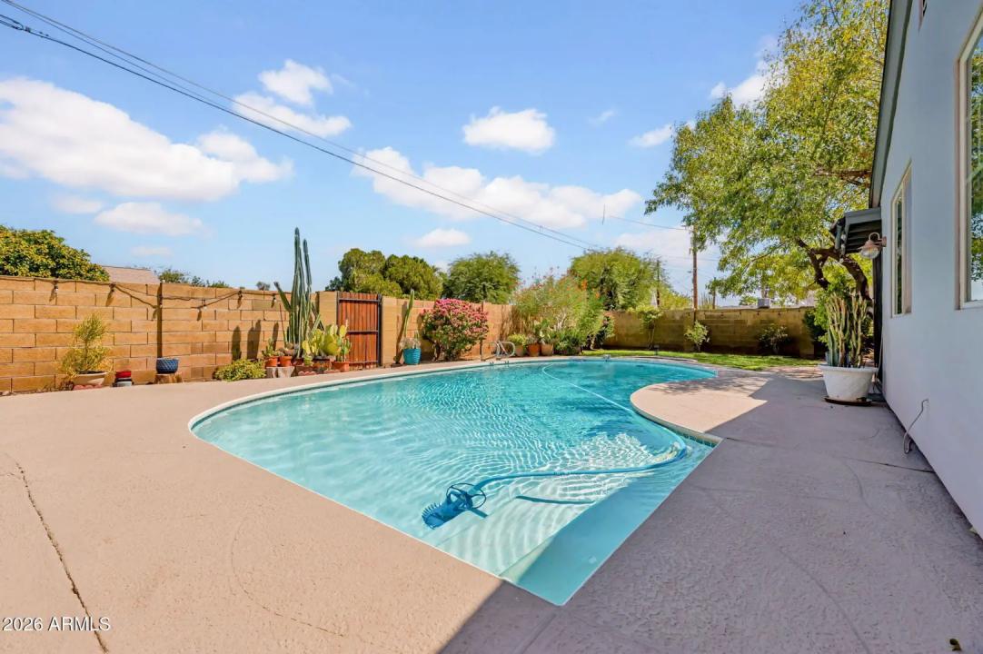 Real Estate Picture 25