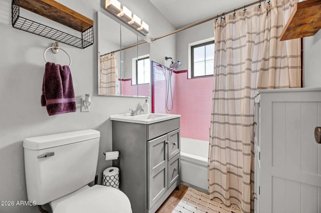 Real Estate Picture 16