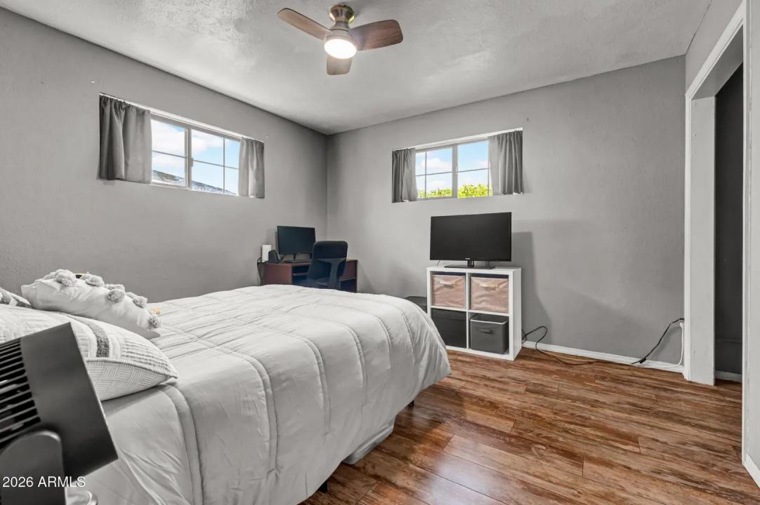 Real Estate Picture 17