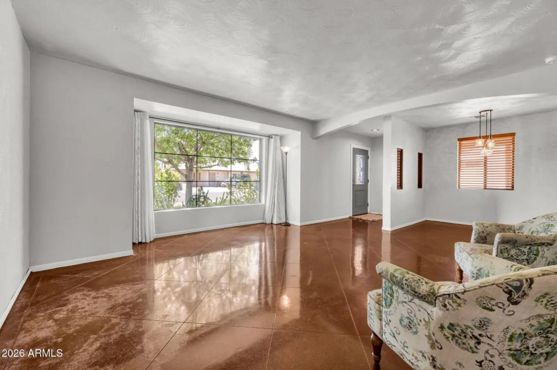 Real Estate Picture 6