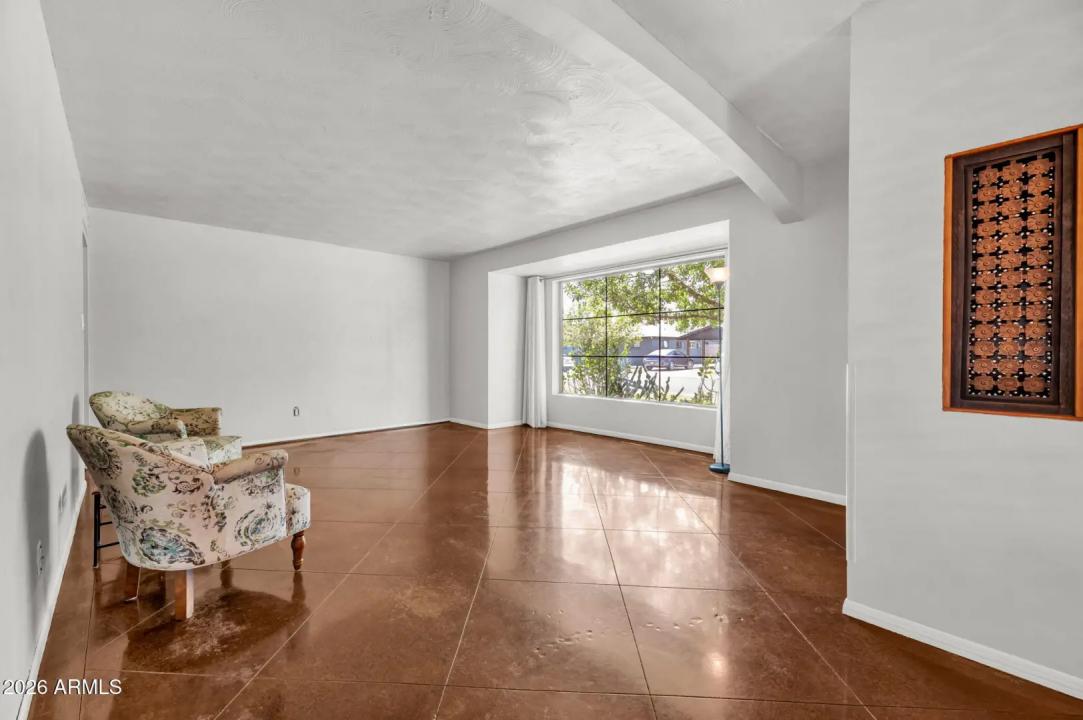 Real Estate Picture 7