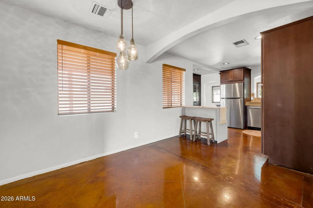 Real Estate Picture 9