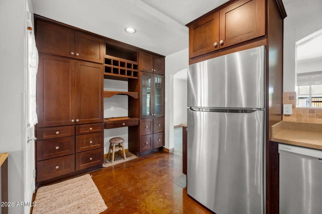 Real Estate Picture 12