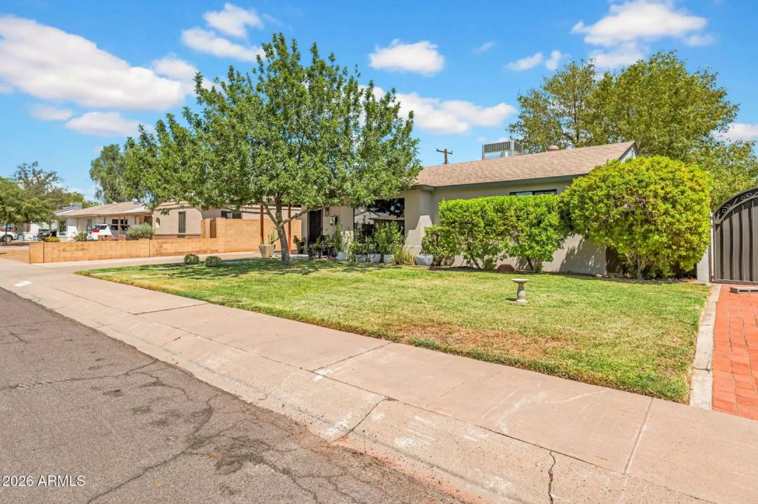Real Estate Picture 3