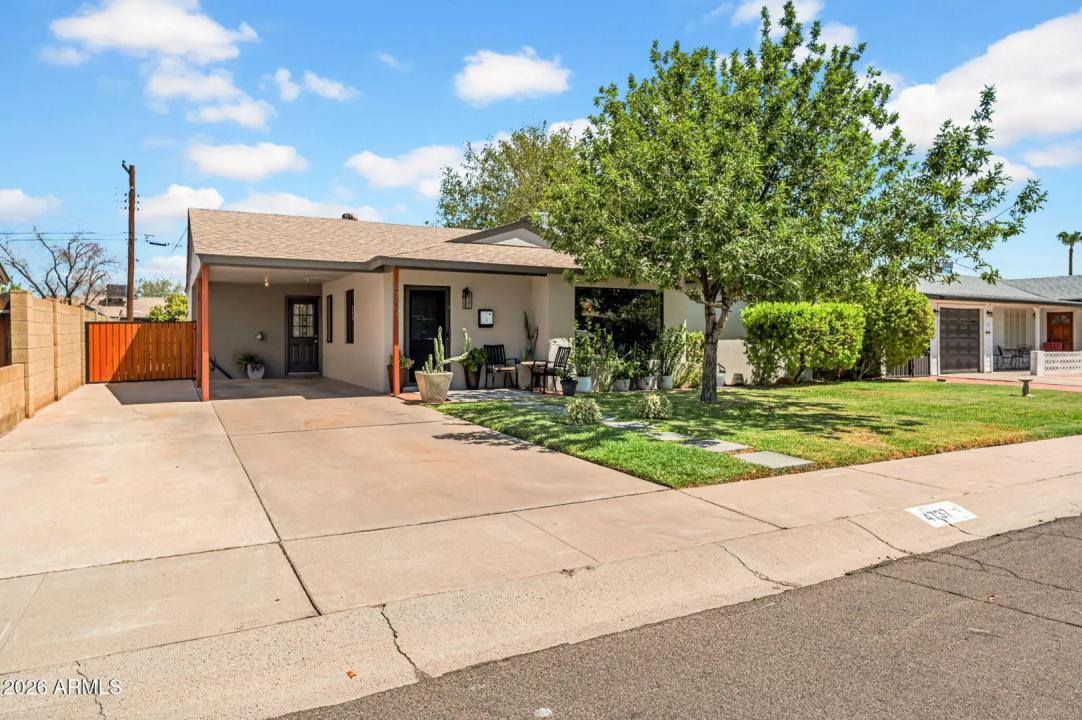 Real Estate Picture 4
