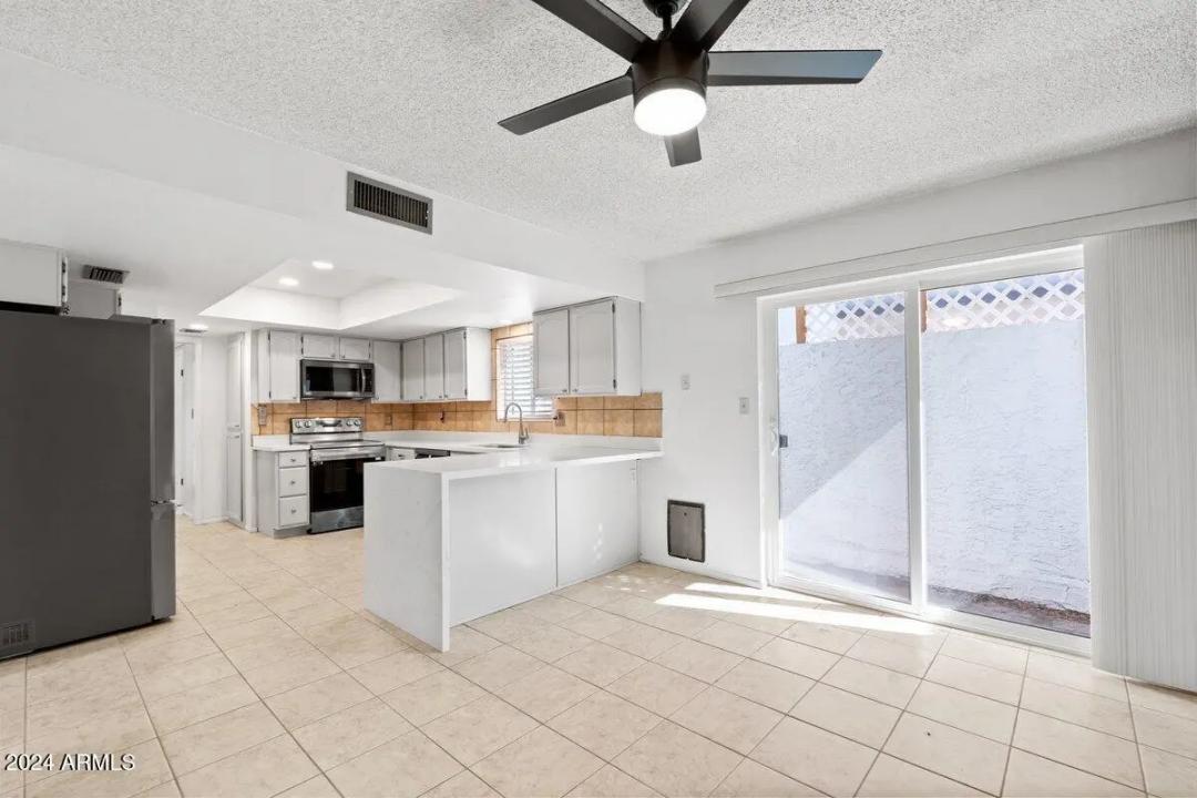 Real Estate Picture 8