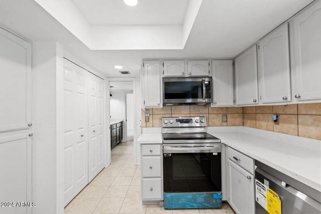 Real Estate Picture 11