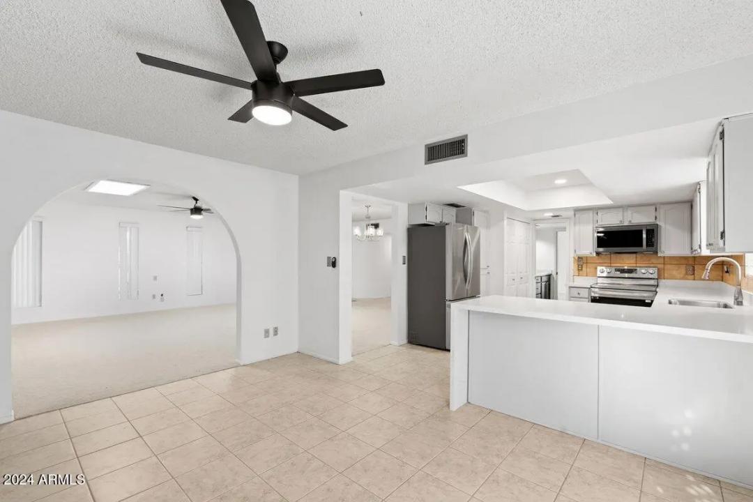 Real Estate Picture 12