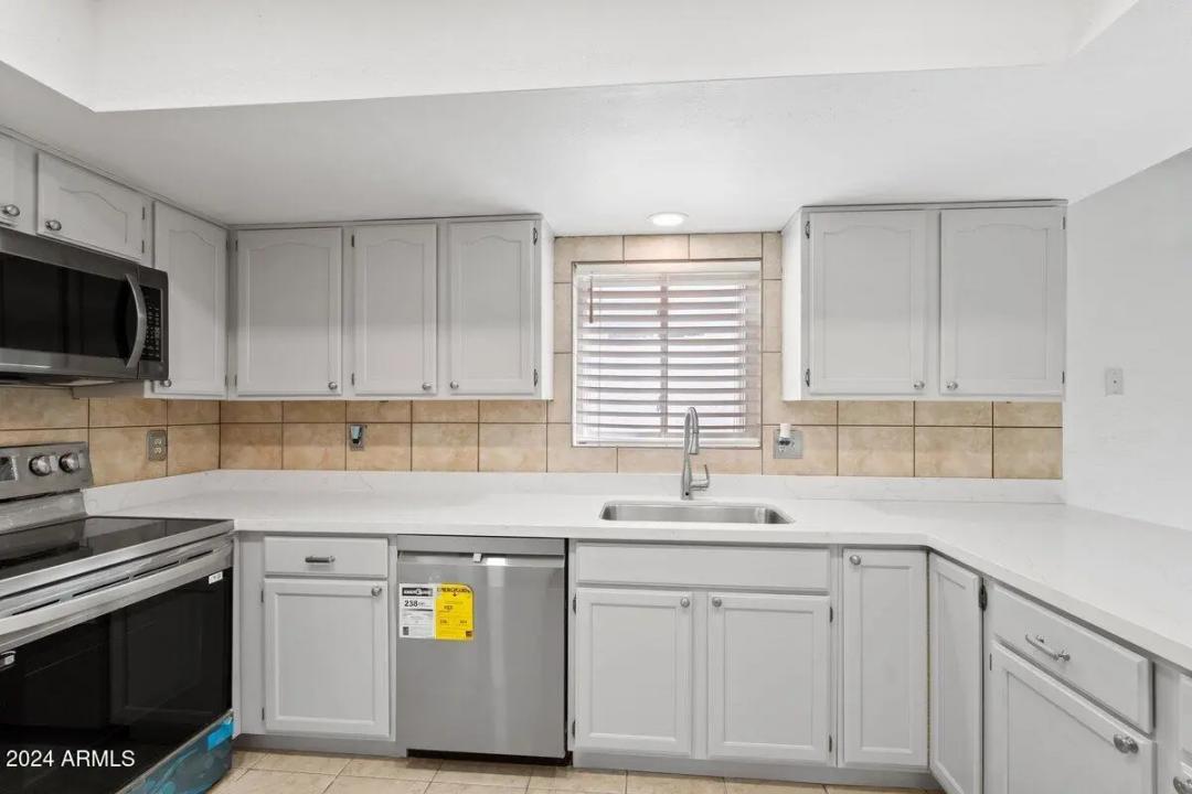 Real Estate Picture 13