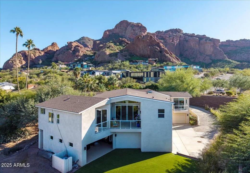 Real Estate Picture 4