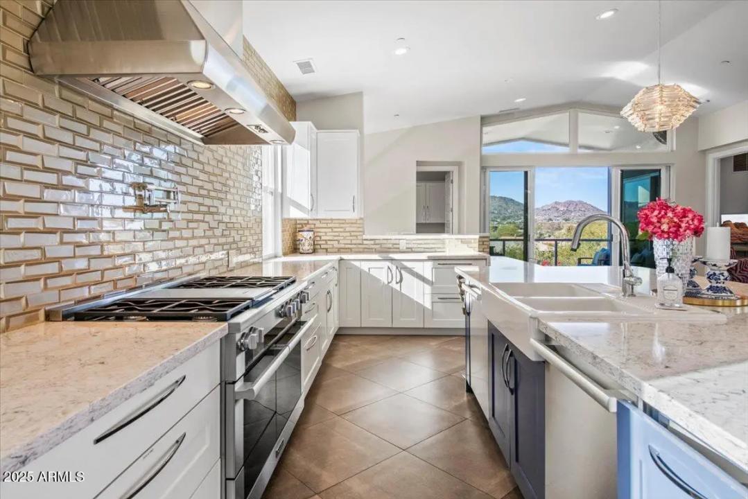 Real Estate Picture 13