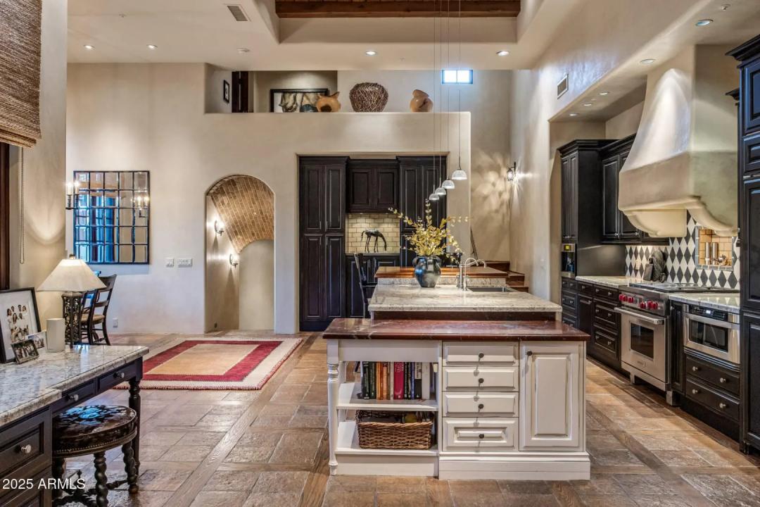 Real Estate Picture 14