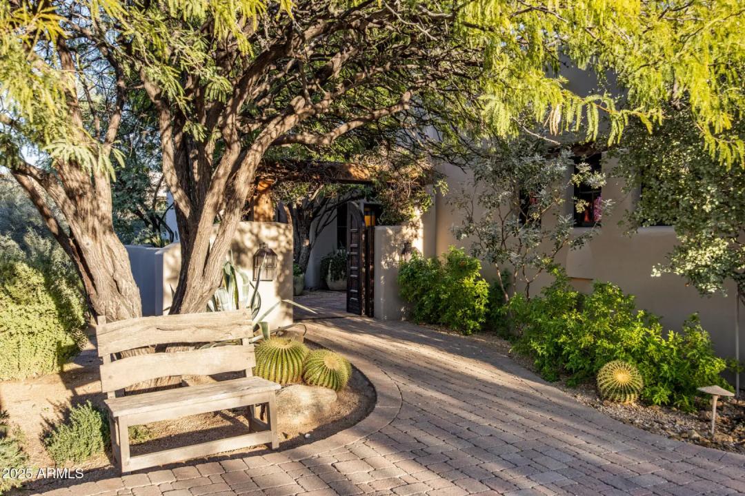 Real Estate Picture 24