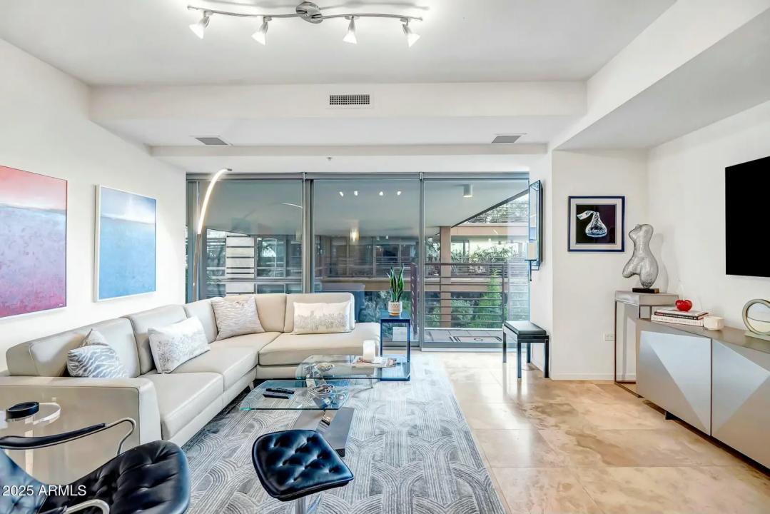 Real Estate Picture 5