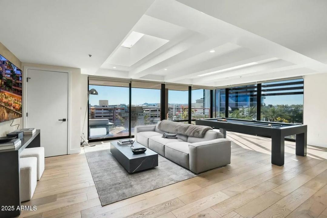 Real Estate Picture 3