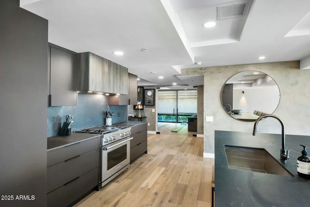 Real Estate Picture 10