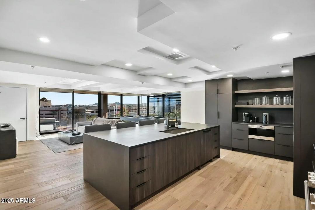 Real Estate Picture 12