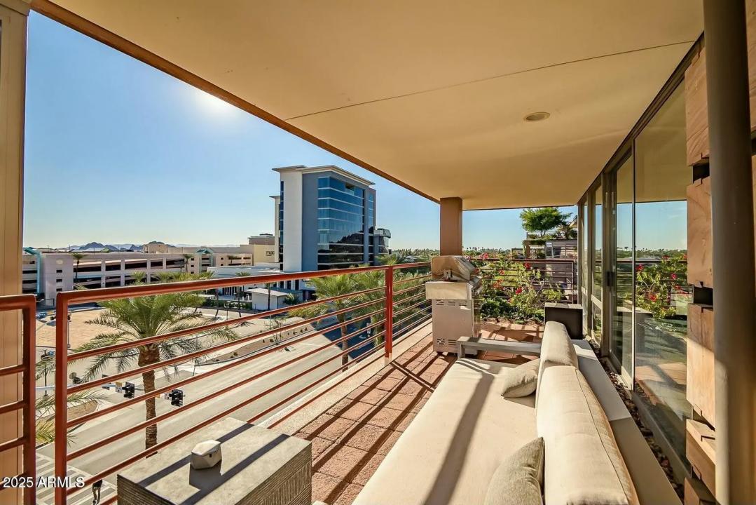 Real Estate Picture 14