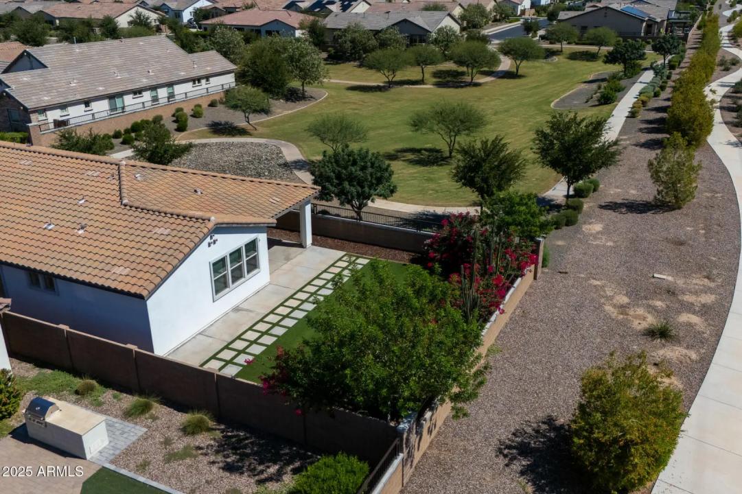 Real Estate Picture 3