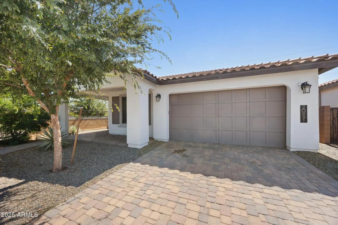 Real Estate Picture 5