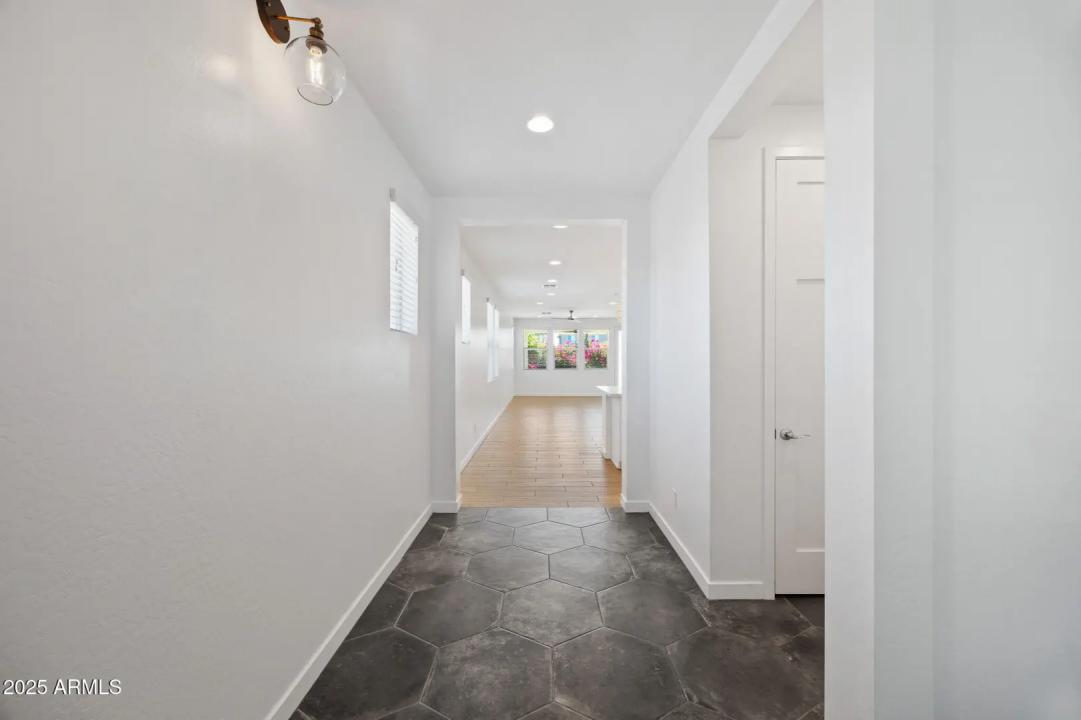 Real Estate Picture 7