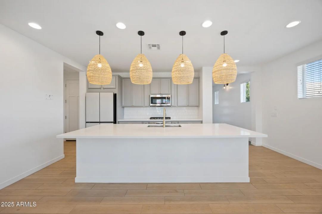 Real Estate Picture 16