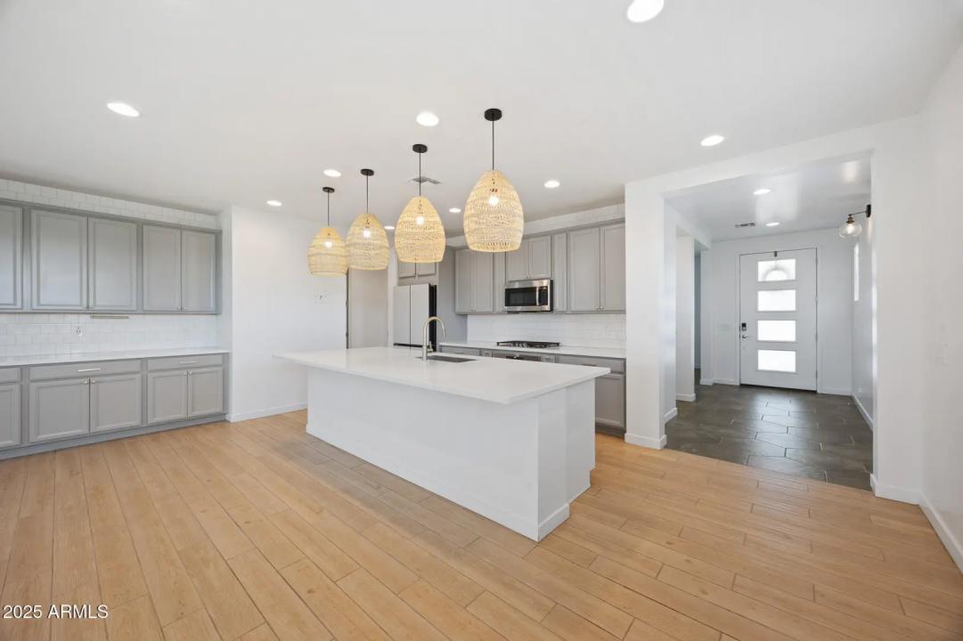 Real Estate Picture 17