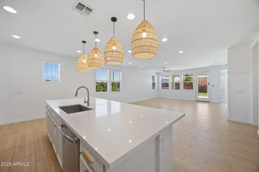 Real Estate Picture 23