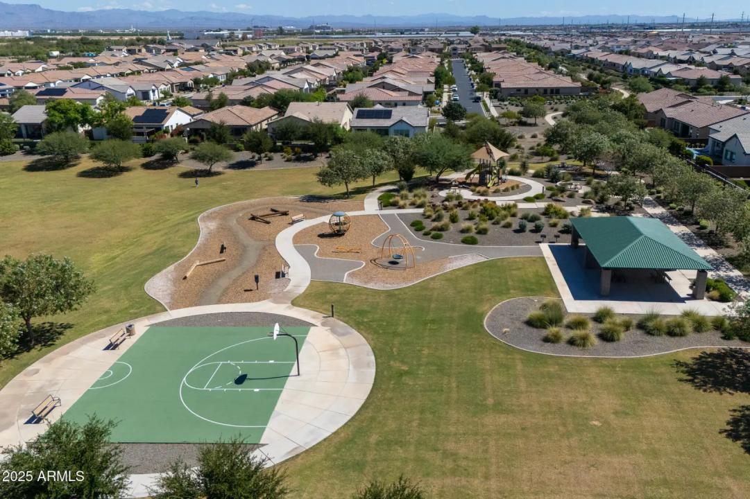 Real Estate Picture 43