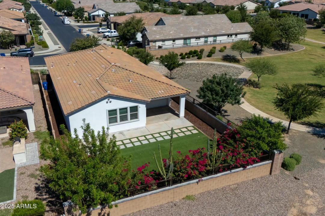 Real Estate Picture 50