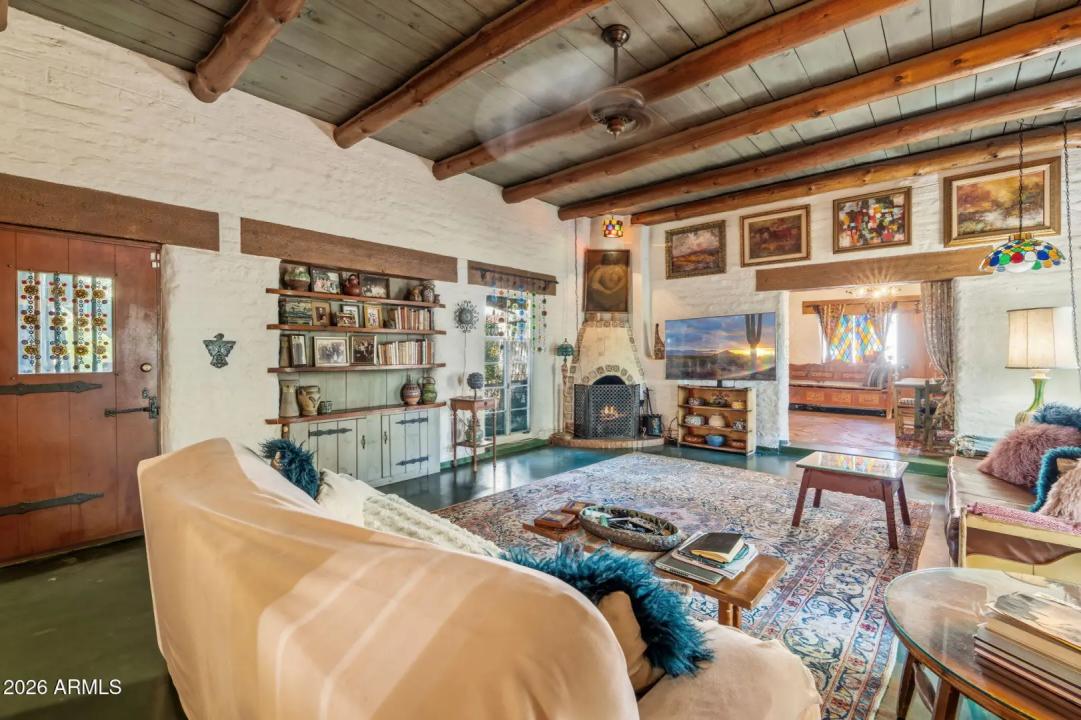 Real Estate Picture 8