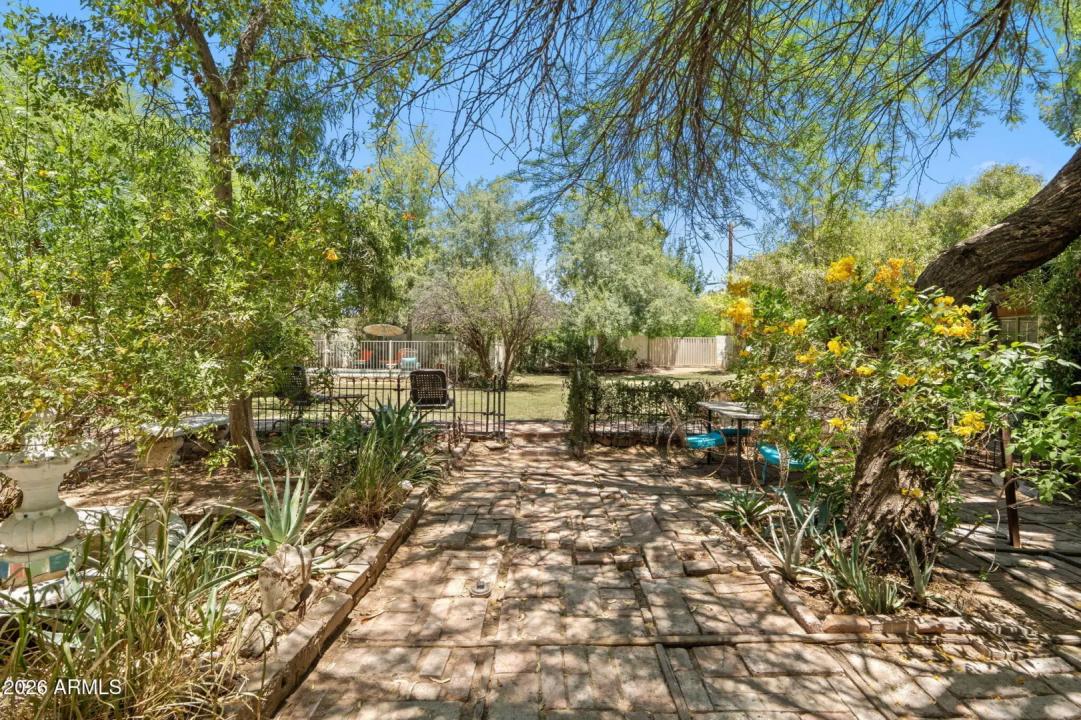 Real Estate Picture 43