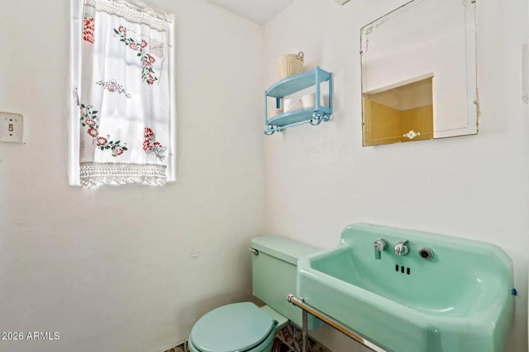 Real Estate Picture 15